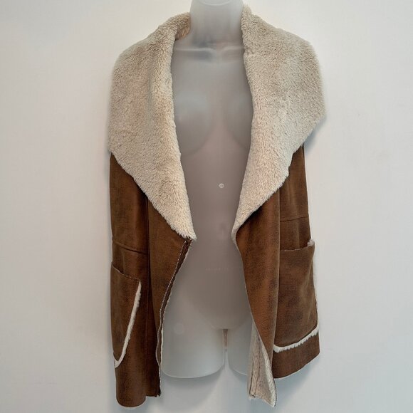 Forever 21 Jackets & Blazers - Forever 21 Faux Shearling Vest | Size M